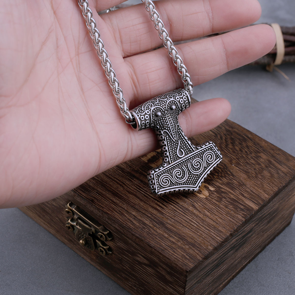 북유럽 바이킹 토르의 망치 Mjolnir 레이븐 목걸이 - Battle Rope Anchor 리뷰 및 가격